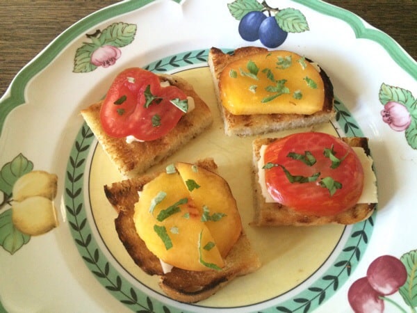 Grilled Toasts With Peaches and Mint | Foodie Goes Healthy