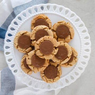 A plate of chocolate gelt peanut butter cookies.