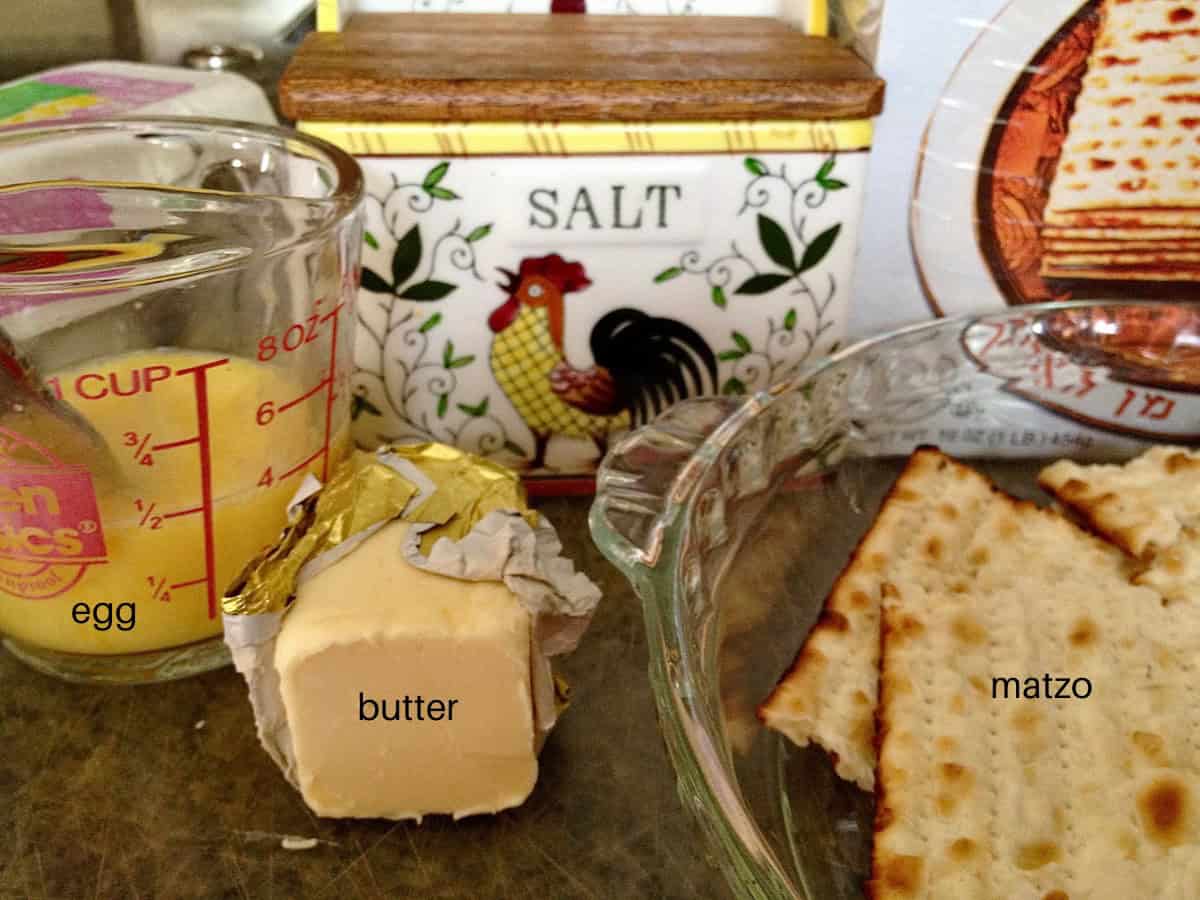 Ingredients to make matzo brei